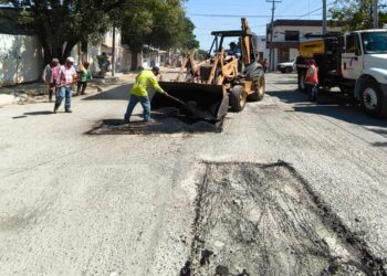 Sigue obras públicas cumpliendo con la rehabilitación de calles