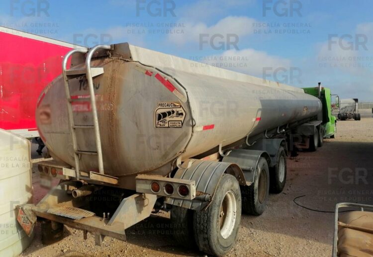 Decomisan más de 2 millones de litros de hidrocarburo en Reynosa. Foto de FGR