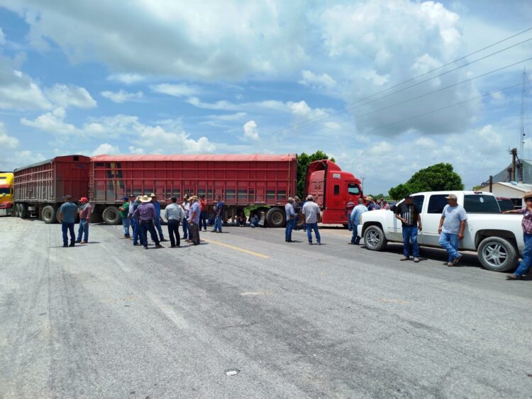 Llama AVA a no afectar a terceros ante cierres carreteros. Foto de Facebook/Archivo