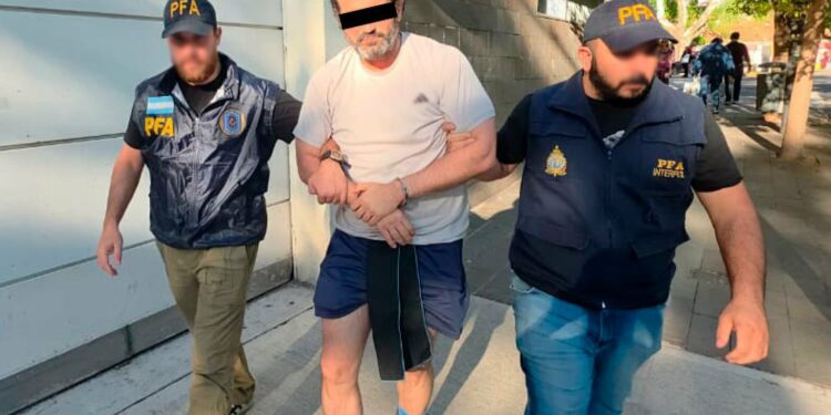 Detienen en Argentina al contralmirante Fernando 'N' implicado en huachicol fiscal. Foto de Semar