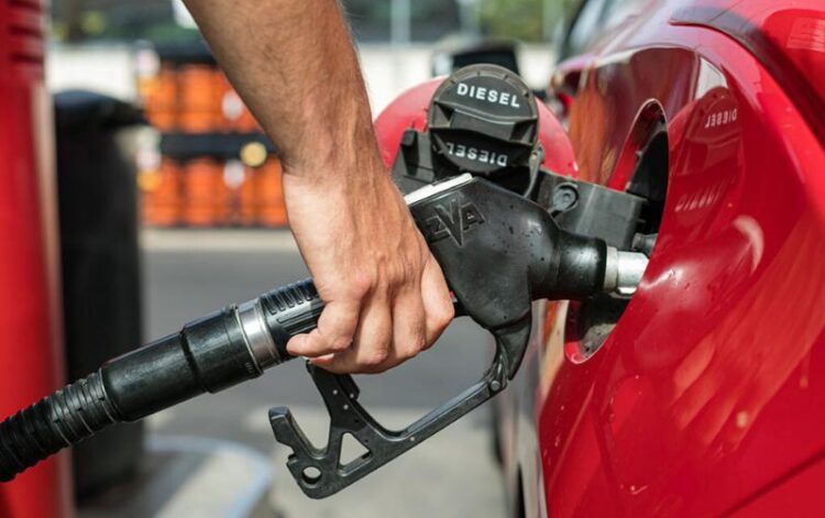 Sheinbaum anuncia nueva reunión con gasolineros tras incremento en precio de diésel. Foto de web