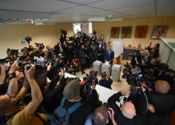 Adiós a 16 años de Orban en Hungría. Foto de X @magyarpeterMP