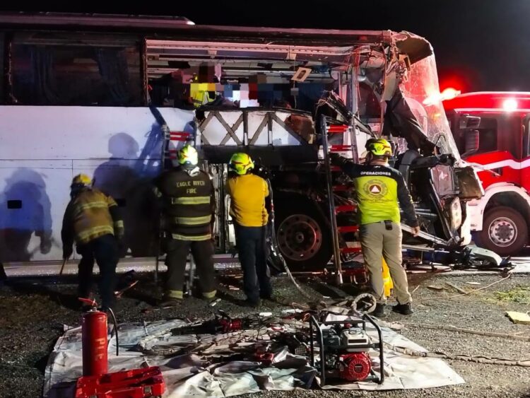 Dos muertos y ocho lesionados en choque de autobús de pasajeros en la Victoria-Zaragoza. Foto de Secretaría de Seguridad Tamaulipas